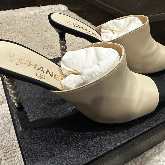 Chanel pearl heel mule beige/black size 37.5 - Picture 2 of 7